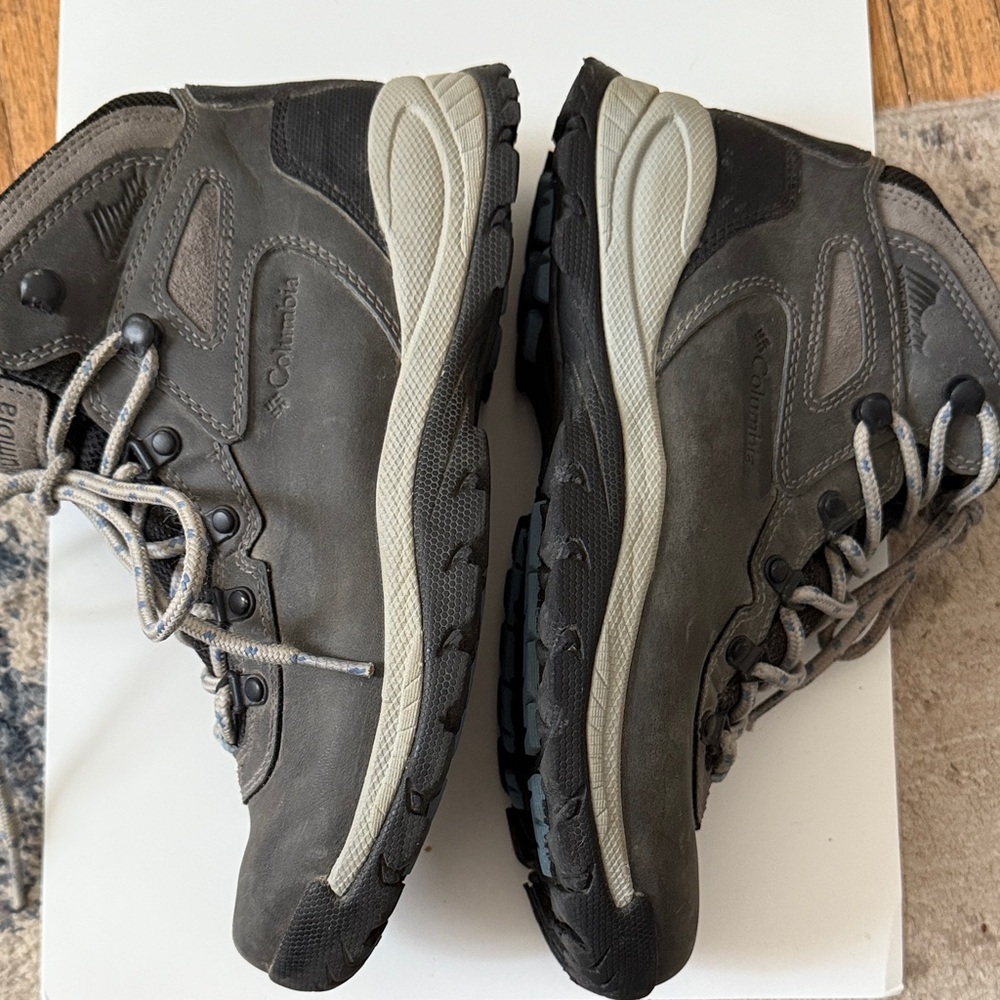 Columbia Women’s Black and Gray Hiking Boots - Picture 7 of 7